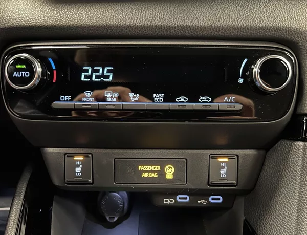 Toyota Yaris STYLE - foto 7