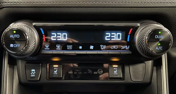 Toyota RAV4 2,5 Hybrid AT AWD GR SPORT Sky - foto 10