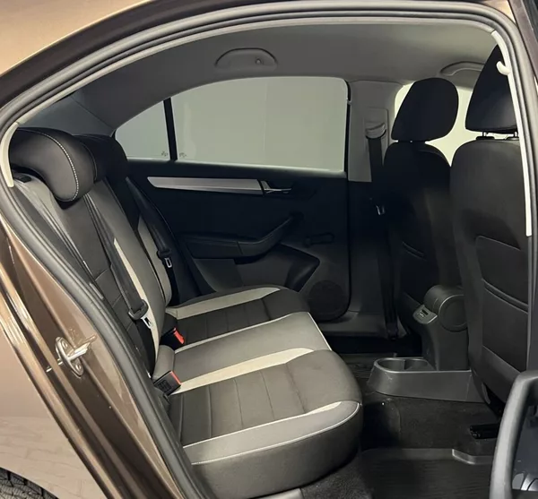 Škoda Rapid 1,0 TSI Ambition Plus - foto 11