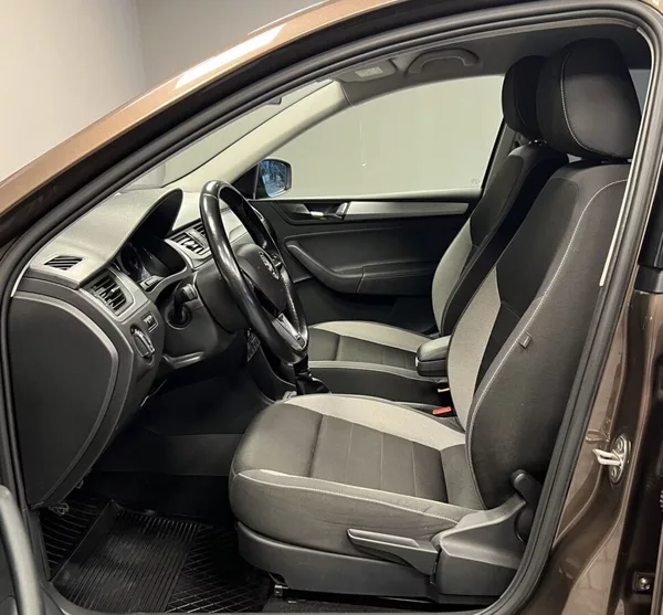 Škoda Rapid 1,0 TSI Ambition Plus - foto 7