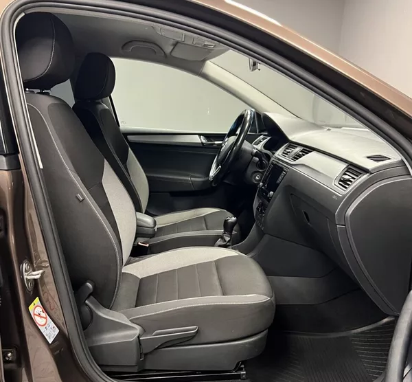 Škoda Rapid 1,0 TSI Ambition Plus - foto 8