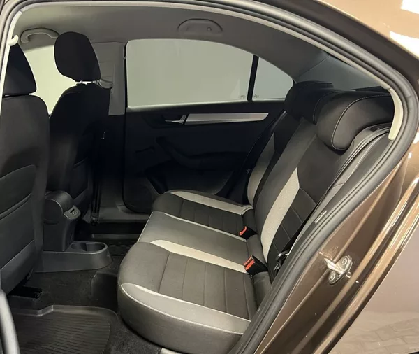 Škoda Rapid 1,0 TSI Ambition Plus - foto 9