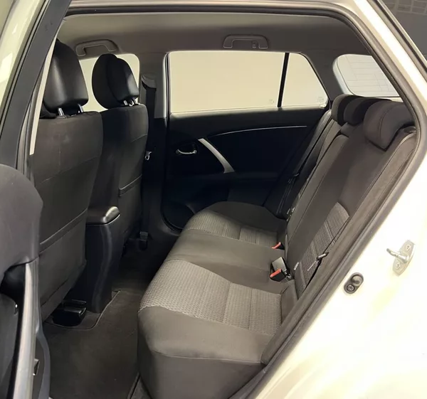 Toyota Avensis 2.0 D-4D LUNA - foto 10