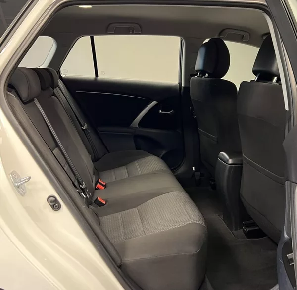 Toyota Avensis 2.0 D-4D LUNA - foto 12