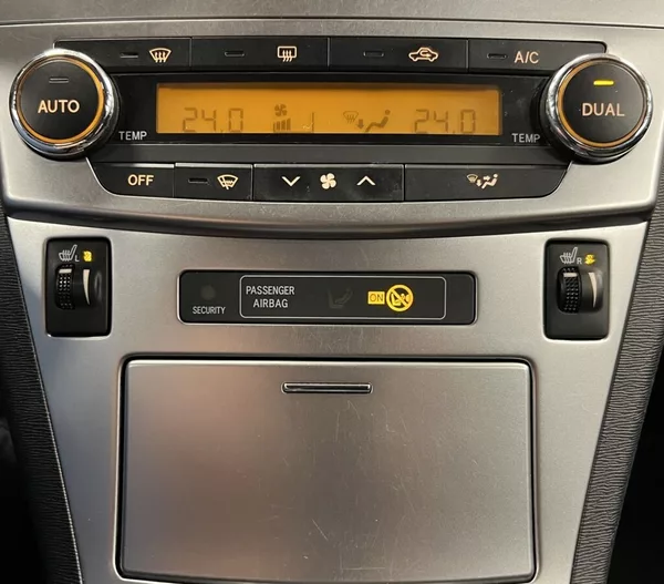 Toyota Avensis 2.0 D-4D LUNA - foto 7
