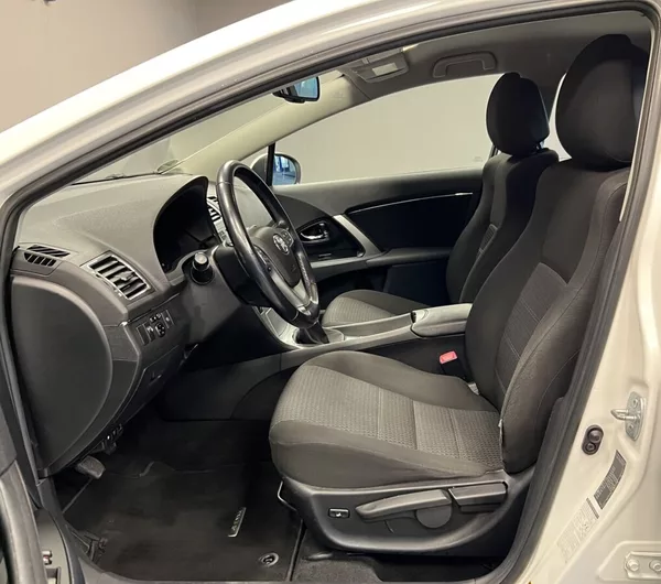 Toyota Avensis 2.0 D-4D LUNA - foto 8