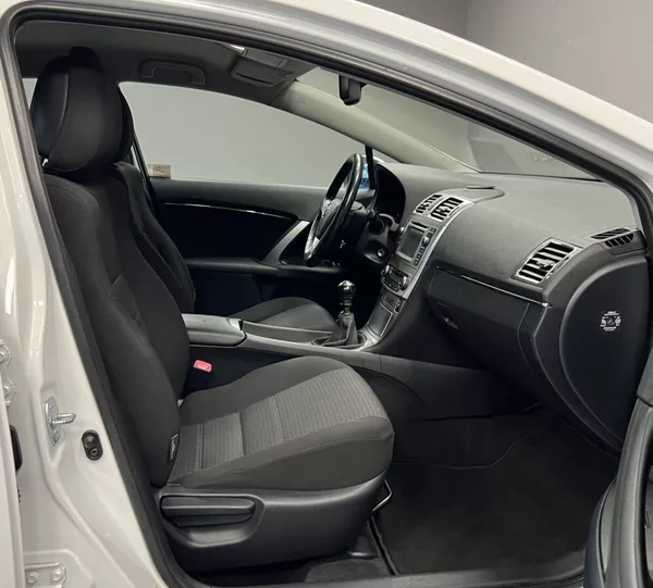 Toyota Avensis 2.0 D-4D LUNA - foto 9
