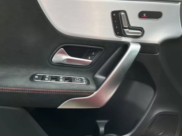 Mercedes-Benz Třídy A 200 AMG Line - foto 13