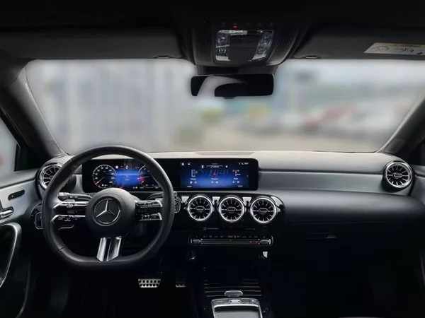 Mercedes-Benz Třídy A 200 AMG Line - foto 14