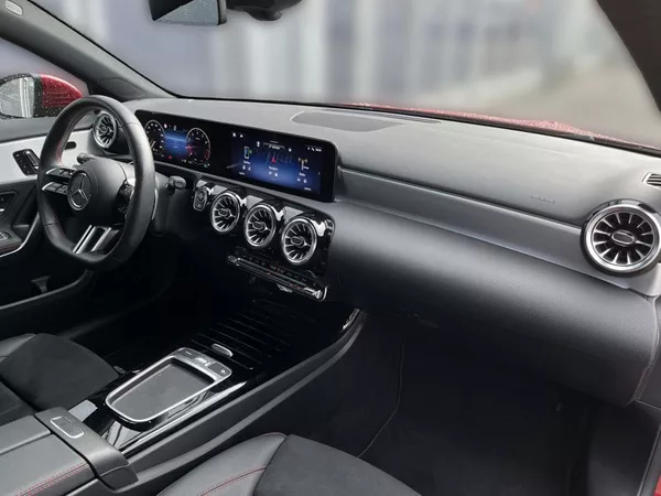 Mercedes-Benz Třídy A 200 AMG Line - foto 15