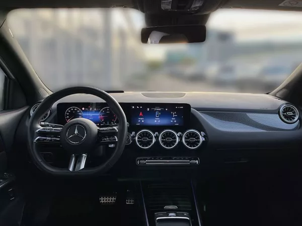 Mercedes-Benz GLA 220 d 4MATIC AMG Line - foto 14