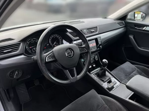 Škoda Superb 2.0 TDI Style - foto 10