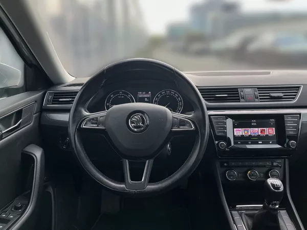Škoda Superb 2.0 TDI Style - foto 11