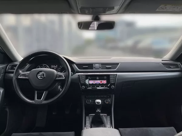 Škoda Superb 2.0 TDI Style - foto 14