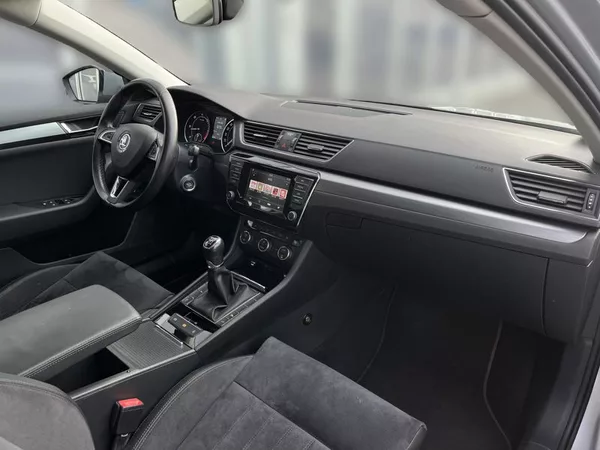 Škoda Superb 2.0 TDI Style - foto 15