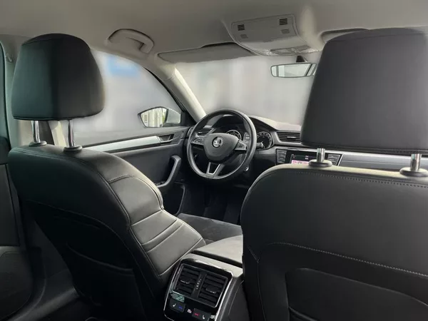 Škoda Superb 2.0 TDI Style - foto 17