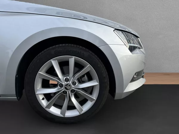 Škoda Superb 2.0 TDI Style - foto 9