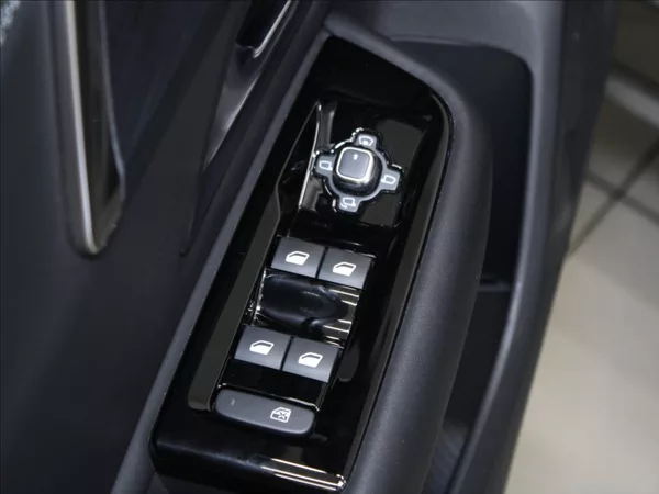 Citroën C5 X 1,6 PT 133kW Shine Záruka ČR - foto 18