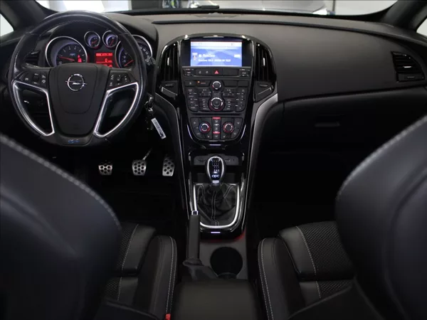 Opel Astra 2,0 Turbo 280koní OPC Infinity - foto 8