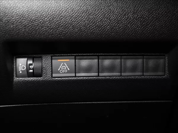 Peugeot 2008 1,2 PT 74kW 2.maj.ČR 52tkm. - foto 16