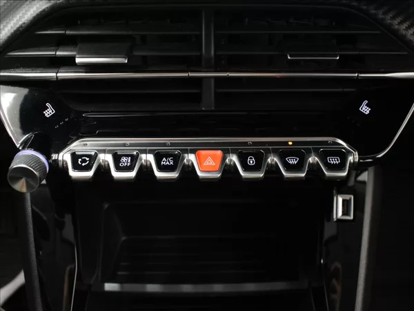 Peugeot 2008 1,2 PT 74kW 2.maj.ČR 52tkm. - foto 19