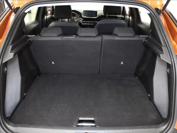 Peugeot 2008 1,2 PT 74kW 2.maj.ČR 52tkm. - foto 20