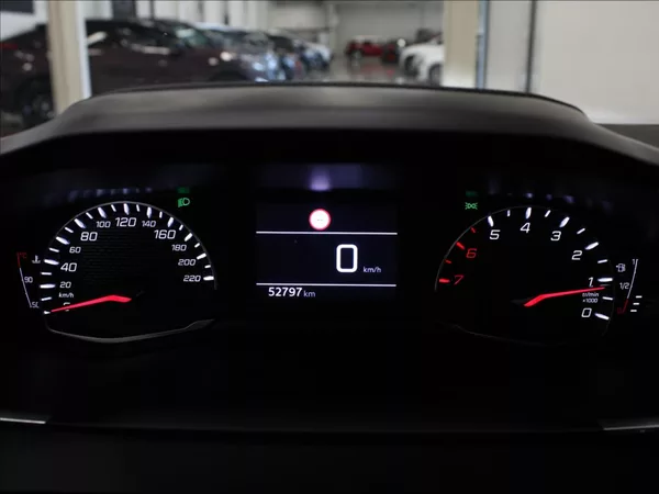 Peugeot 2008 1,2 PT 74kW 2.maj.ČR 52tkm. - foto 22