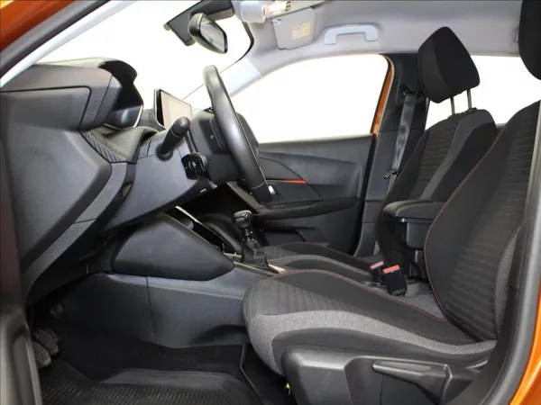 Peugeot 2008 1,2 PT 74kW 2.maj.ČR 52tkm. - foto 6