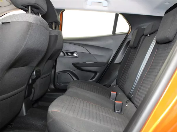 Peugeot 2008 1,2 PT 74kW 2.maj.ČR 52tkm. - foto 7