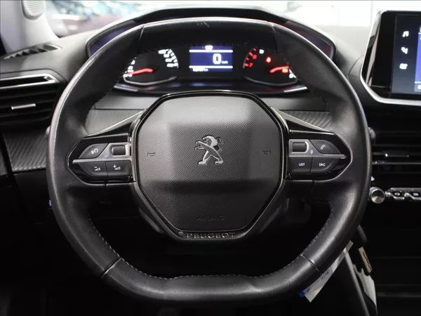 Peugeot 2008 1,2 PT 74kW 2.maj.ČR 52tkm. - foto 9