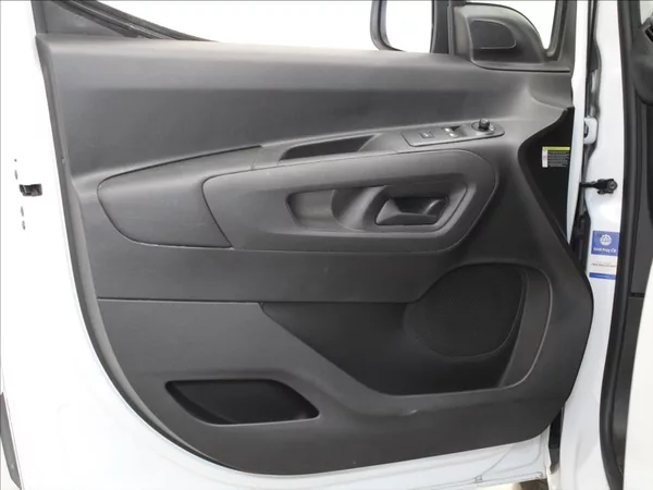 Toyota ProAce City 1,5 D 75kW 102tkm. 1.maj.ČR - foto 13