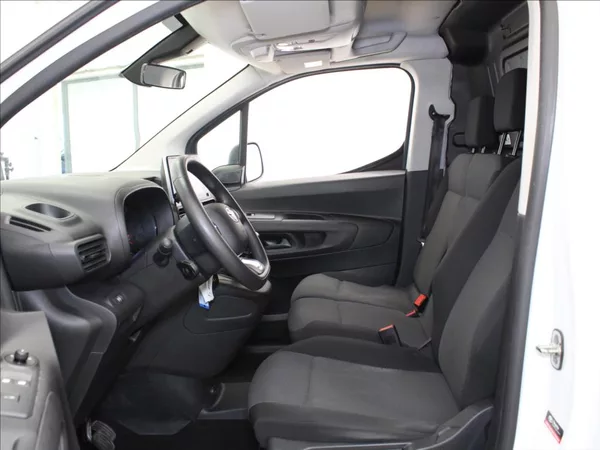 Toyota ProAce City 1,5 D 75kW 102tkm. 1.maj.ČR - foto 6