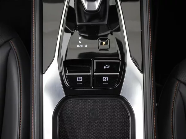 MG HS 1,5 TGI AT Exclusive 19tkm.ČR - foto 18
