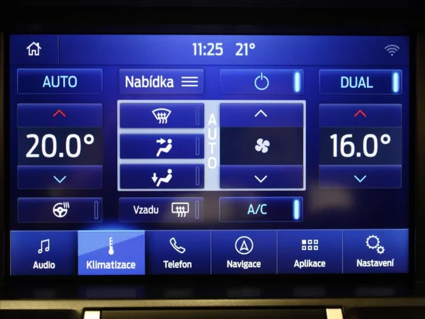 Ford Mustang 5,0 V8 331kW AT 26 700km! EU - foto 13