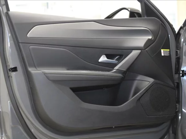 Peugeot 408 1,2 Hybrid 145k. GT-line 32tkm - foto 17