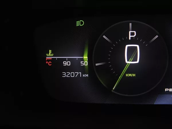 Peugeot 408 1,2 Hybrid 145k. GT-line 32tkm - foto 24