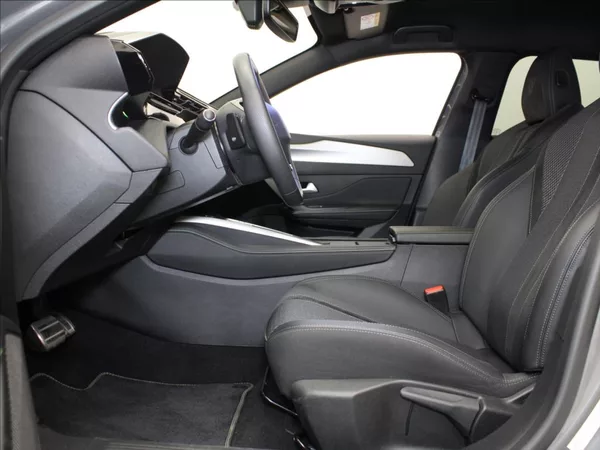 Peugeot 408 1,2 Hybrid 145k. GT-line 32tkm - foto 6