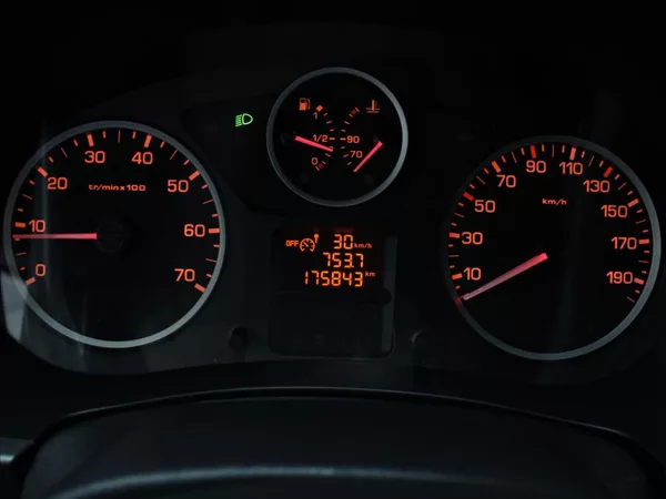 Citroën Berlingo 1,6 HDI 100k. MultiSpace 2.maj - foto 17