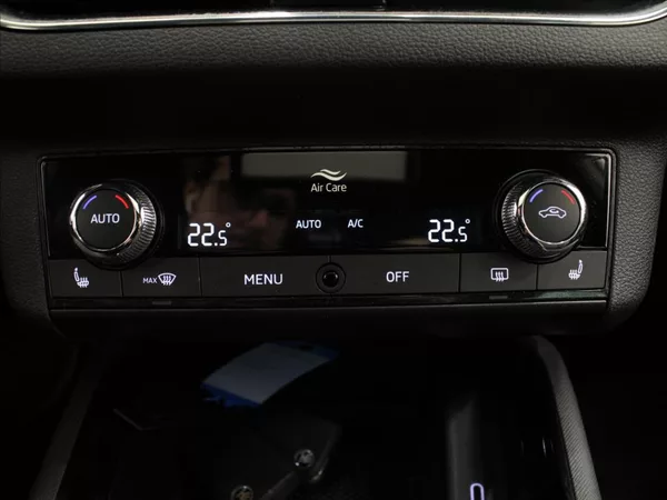 Škoda Kamiq 1,0 TSi DSG Style 5L-Zár.29tkm - foto 20