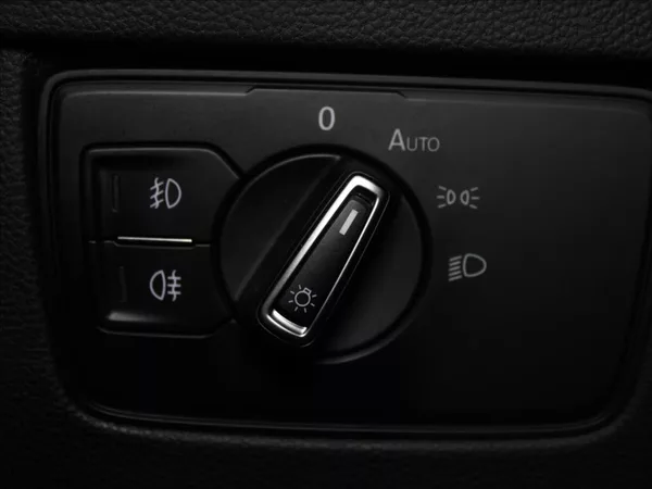 Volkswagen Passat 2,0 TDi DSG Elegance 62tkm.ČR - foto 17