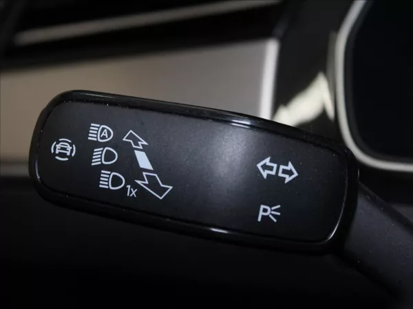 Volkswagen Passat 2,0 TDi DSG Elegance 62tkm.ČR - foto 18