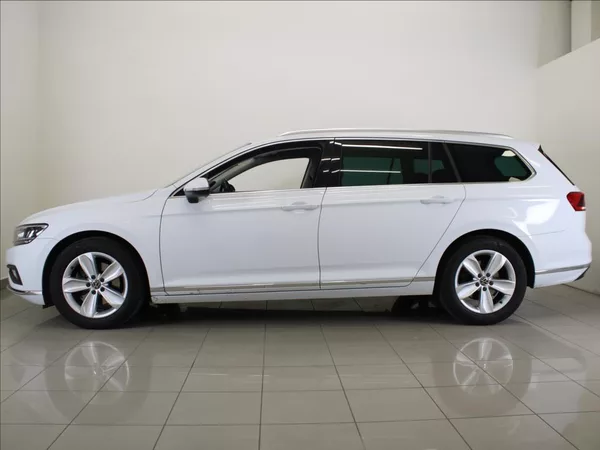 Volkswagen Passat 2,0 TDi DSG Elegance 62tkm.ČR - foto 5