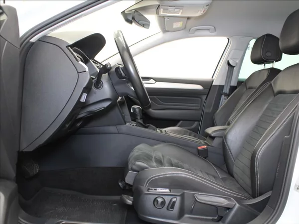 Volkswagen Passat 2,0 TDi DSG Elegance 62tkm.ČR - foto 6