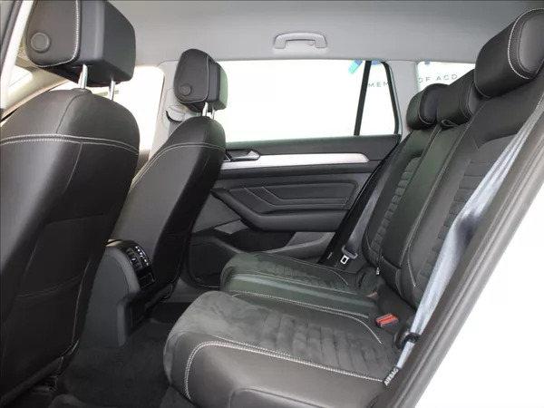 Volkswagen Passat 2,0 TDi DSG Elegance 62tkm.ČR - foto 7