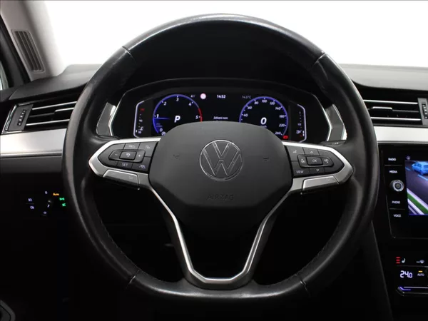 Volkswagen Passat 2,0 TDi DSG Elegance 62tkm.ČR - foto 9