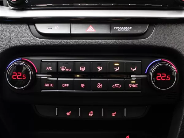 Kia XCeed 1,5 T-GDi 117kW AT Záruka 1.ma - foto 19