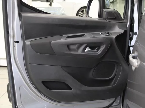 Opel Combo 1,2 Turbo 81kW LONG 7-míst ČR - foto 15