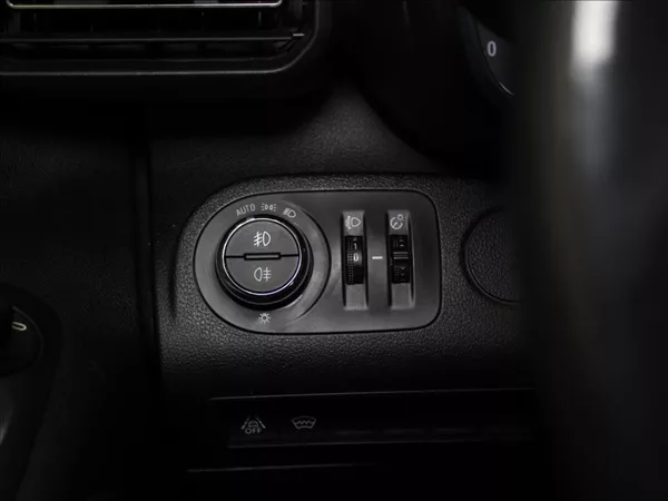 Opel Combo 1,2 Turbo 81kW LONG 7-míst ČR - foto 20