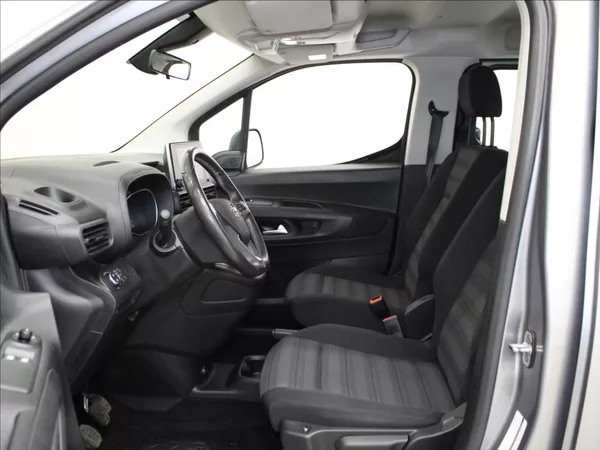Opel Combo 1,2 Turbo 81kW LONG 7-míst ČR - foto 6