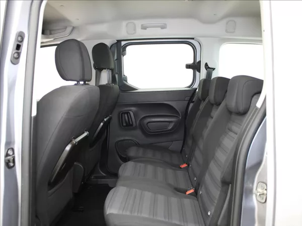 Opel Combo 1,2 Turbo 81kW LONG 7-míst ČR - foto 7